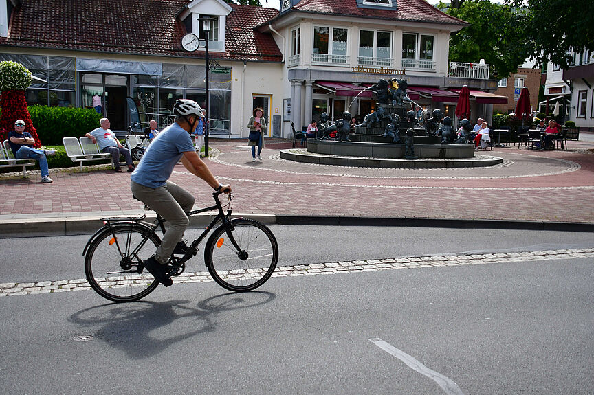 ADFC Bad Harzburg Jungbrunnen Bad Harzburg mit Fahrradfahrendem